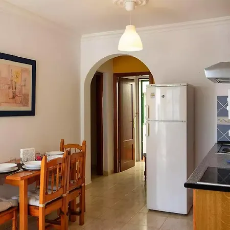 Shalom Apartment *